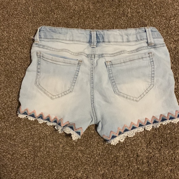 light blue shorts with pattern on the bottoms, elastic inside to change size - Picture 2 of 3